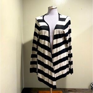 525 America.  Black and Gray Ladies Cardigan. Size Large